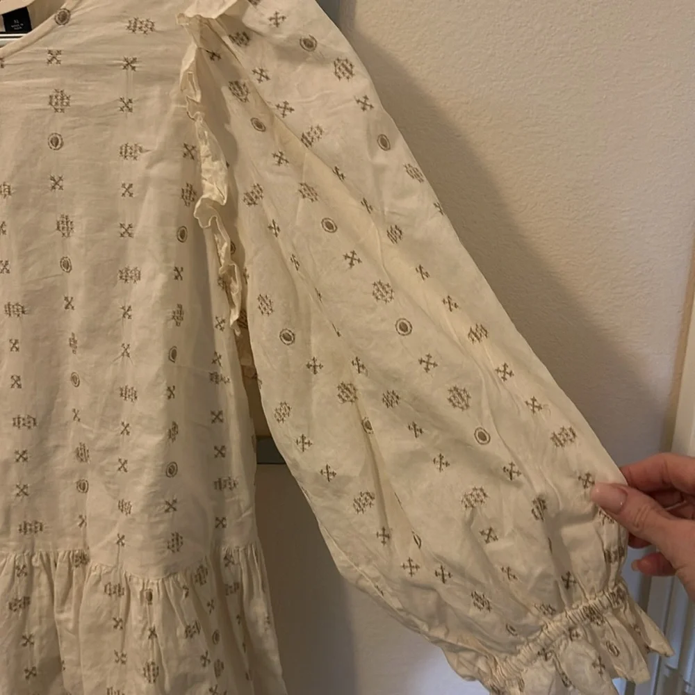 Universal Threads - Picture 3 of 6